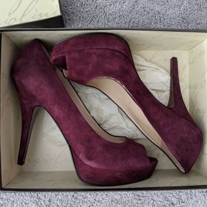 Merlot suede platform pump